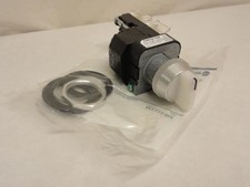 202686 New In Box; Allen-Bradley 800T-16JWH91KB7AA Selector Switch; 120VAC; 3-Po