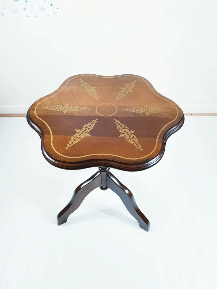 Vintage Tilt Top Table 3 Leg Pie Crust Edge Hand Painted Art QUALITY HARD WOOD - Image 2 of 4