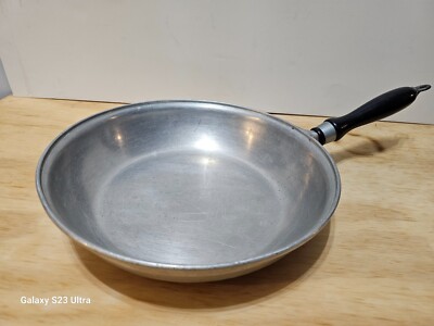 Wear-Ever Heavy Aluminum Skillet #910