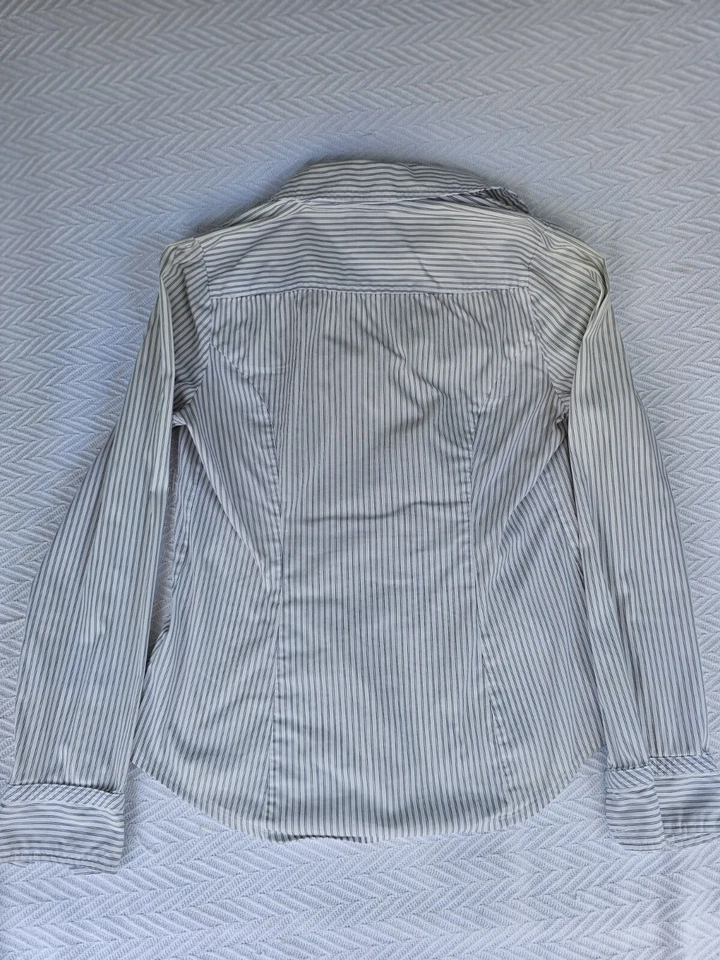 Camisa EXPRESS Azul Blanco Rayas Ultimate Essential Abotonada Talla XS Elastizada Foto 2 de 4