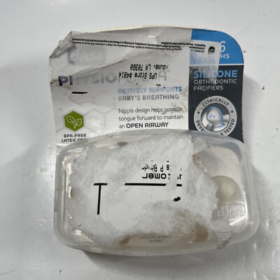 2 Orthodontic Silicone Pacifiers Clear Portable Case 6-12 Mo Chicco NaturalFit..