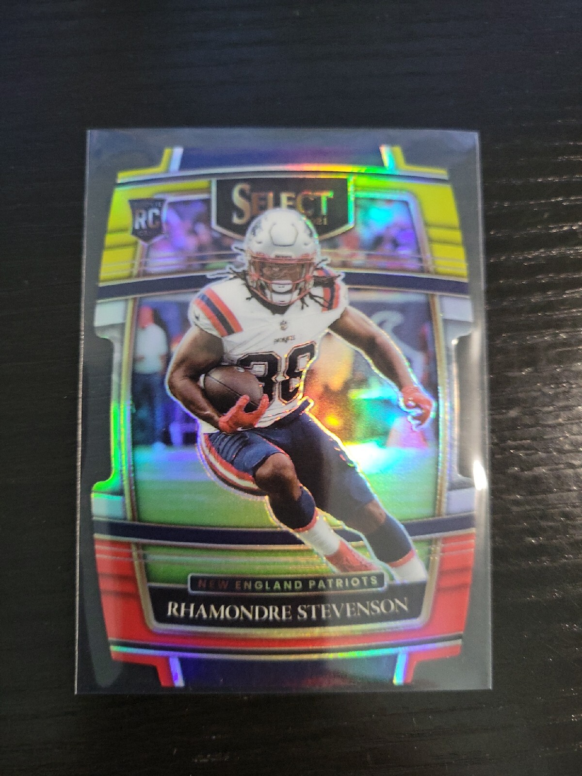 Rhamondre Stevenson RC RED YELLOW DIE CUT PRIZM SP - 2021 Select ROOKIE #75