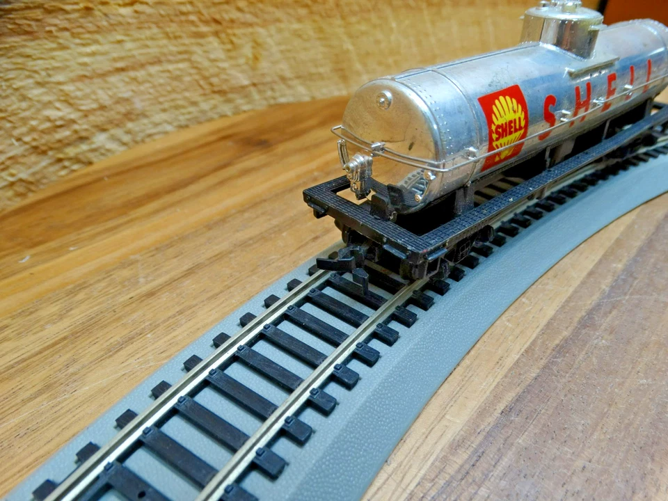 TYCO HO Scale 43' SHELL Single Dome Silver Tank Car - Image 4 of 4
