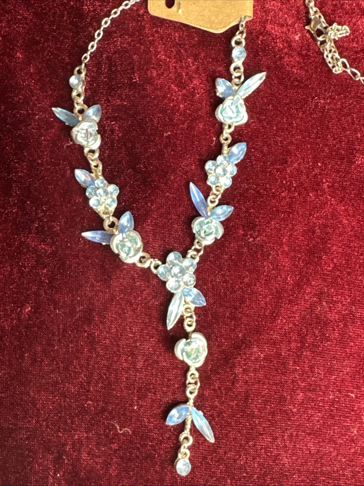 Stuning Silver Toned Costume Necklace image 2