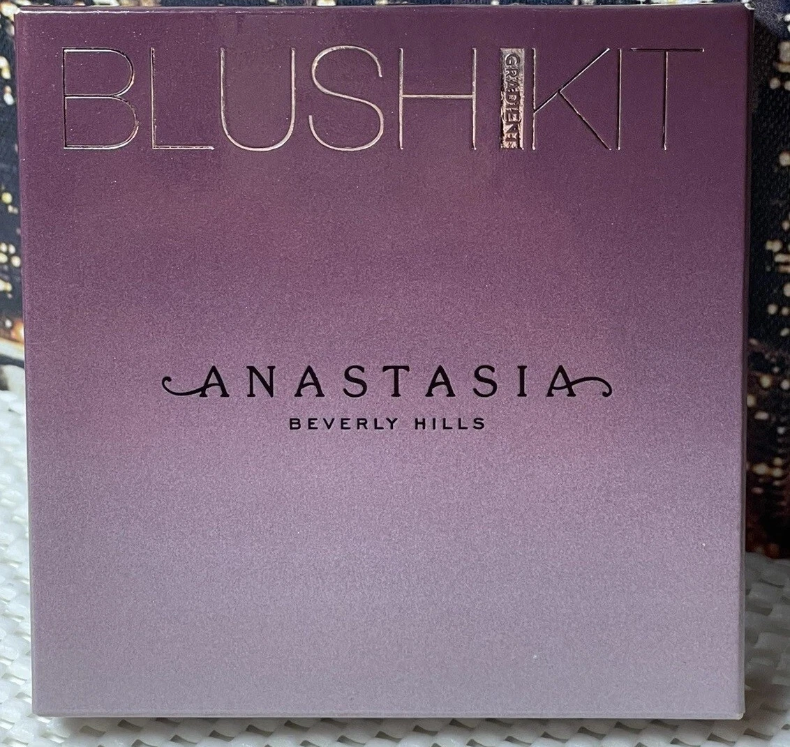 ANASTASIA BEVERLY HILLS BLUSH KIT GRADIENT METALLIC POWDER HIGHLIGHTER PALETTE
Opens in a new window