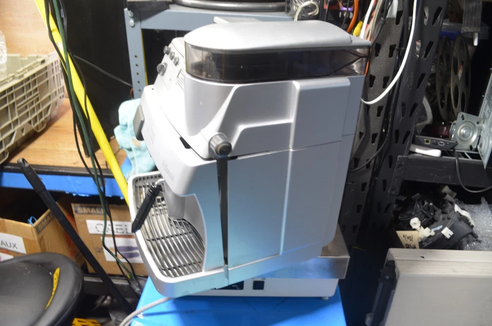 Máquina de café espresso Saeco Vienna De Luxe con molinillo incorporado PIEZAS O REPARACIÓN Foto 3 de 4