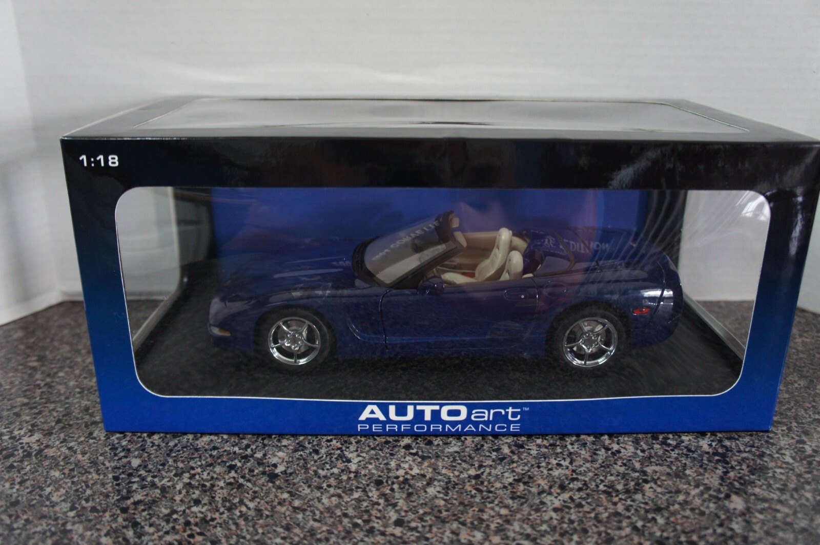 AUTOart Chevrolet Corvette C5 Convertible Commemorative Edition 2004 Metallic Blue 71152