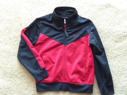 NIKE BOYS SZ 6 RED & BLACK ATHLETIC JACKET W. FRONT ZIPPER & POCKETS - NICE!