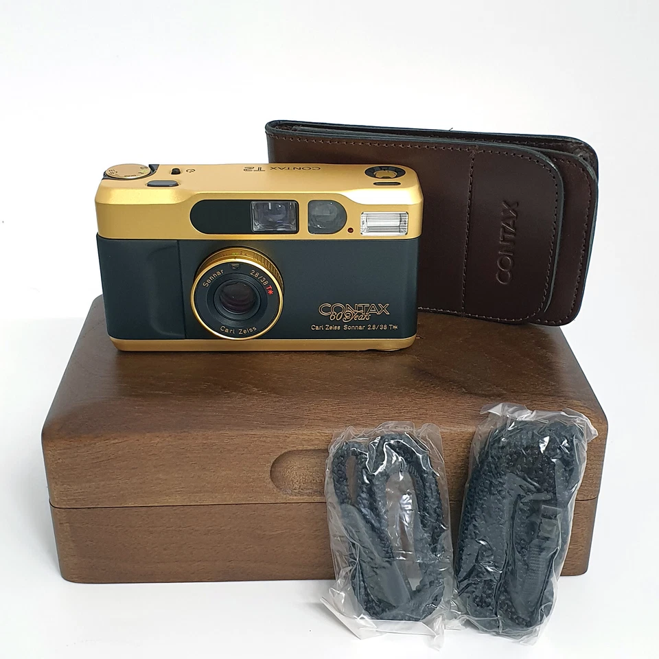 Contax T2 Gold 60 Years Limited Edition  (Brand New) - Image 4 of 4