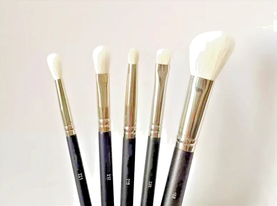 MAC’s Luxuriöses 5-teiliges Make-up Pinsel Set - Hergestellt aus weichem Ziegenhaar NEU - Bild 4 von 4