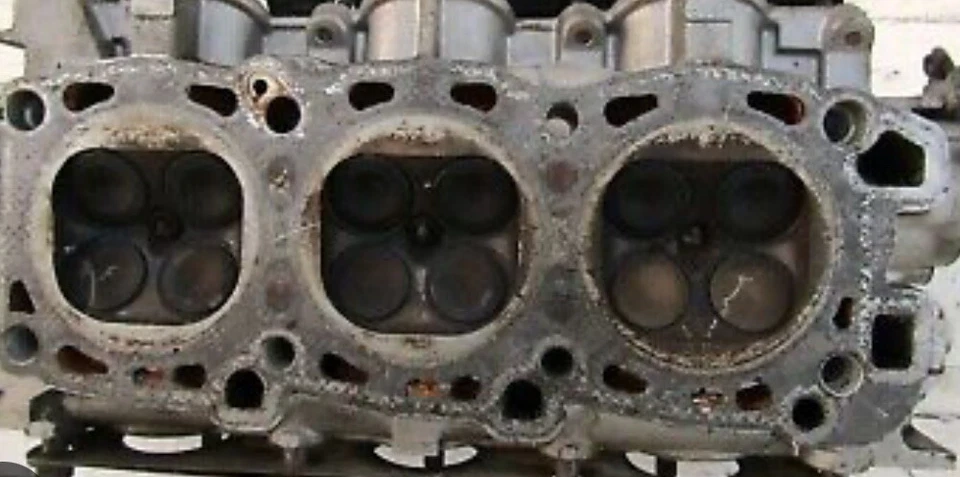 91-99 Mitsubishi 3000GT Dodge Stealth SOHC 6g72 Cylinder Head Front And Rear - Image 3 of 3