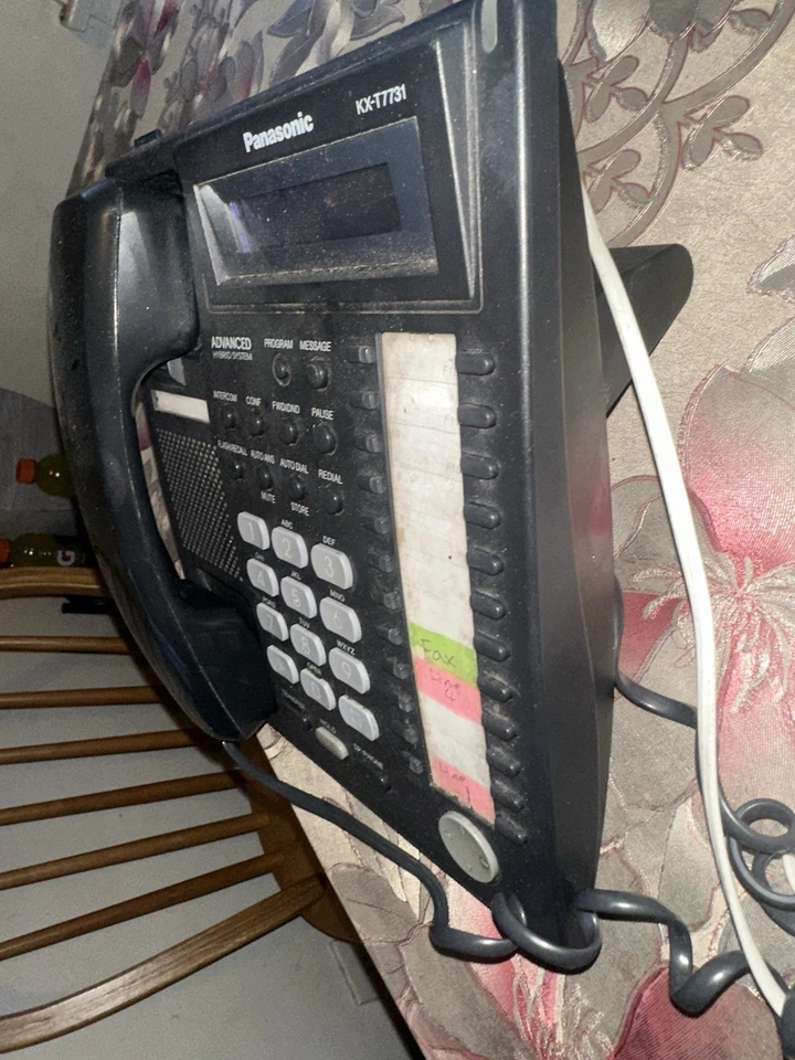 PANASONIC KX-T7731 NEGRO con soporte. Sin cable Foto 2 de 4