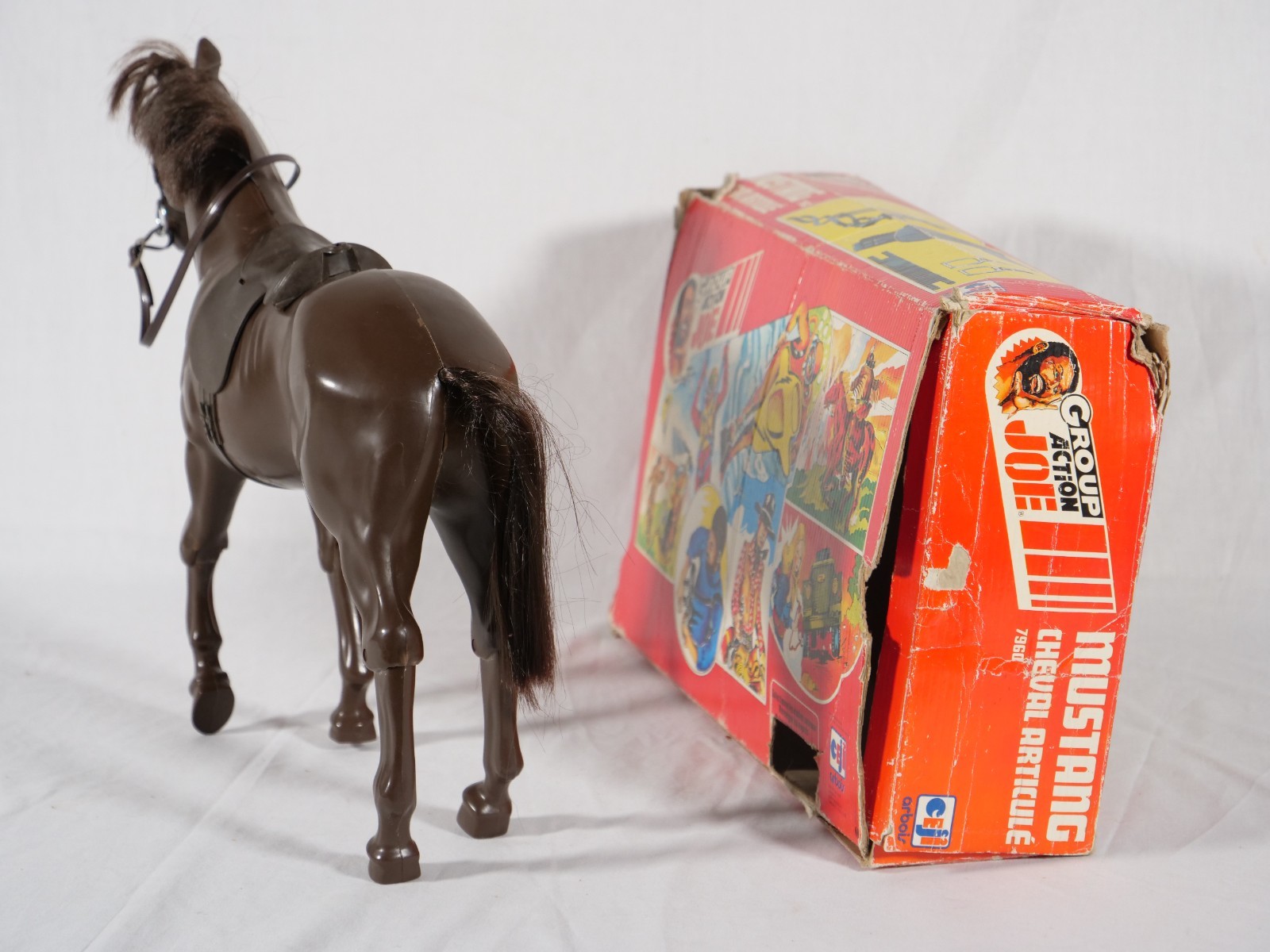 CEJI Arbois Group Action Joe Mustang Articulated Horse 32 cm in Box No. 7960