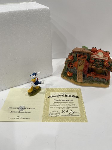 Disney Halloween Hawthorne Harvest Village Lighted “Donald Duck Sweet Bite Coop” - Picture 13 of 13