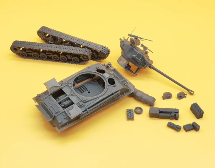 1/72 Fury Sherman Tank M4a3e8 Model Unpainted - Image 4 of 4