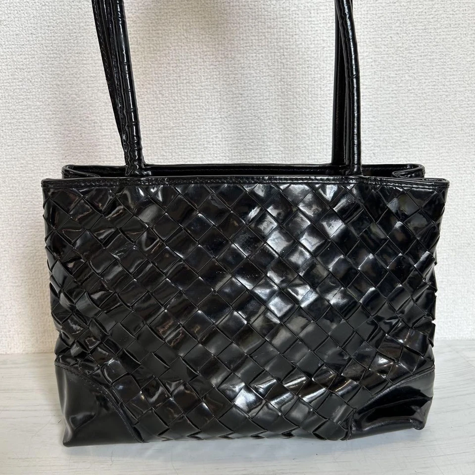 Bolso de Mano Bottega Veneta Intrecciato Charol Negro De Colección MBc1607 Foto 3 de 4