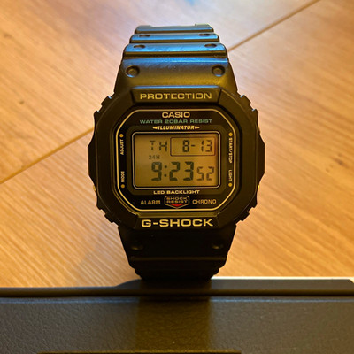 Casio G-SHOCK DW-5600UE Digital Quarz Harz schwarz 200 m Alarm Chrono Licht