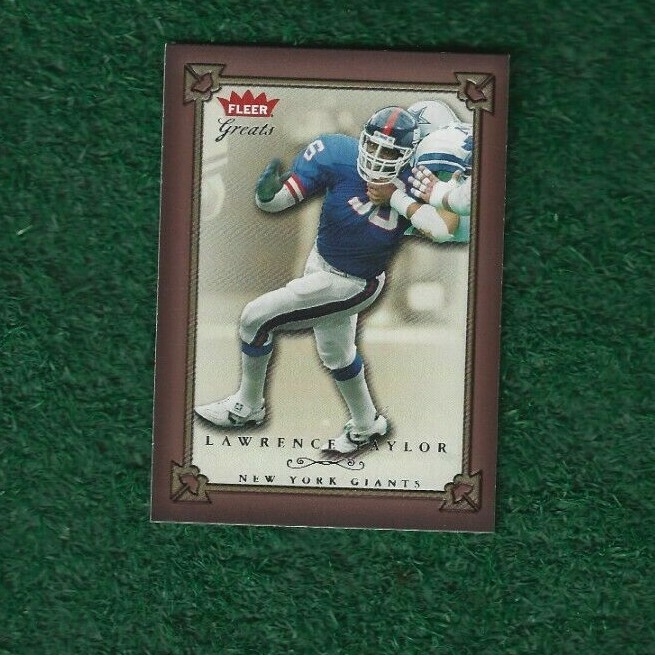 LAWRENCE TAYLOR - NFL HOF - 2004 FLEER GREATS OF THE GAME BASE CARD # 52  GIANTS