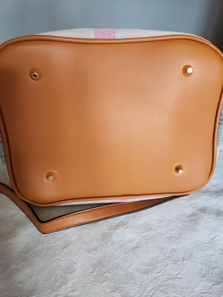 Bolso Bucket Mediano Negro Beige House Check Lona Cuero Foto 4 de 4