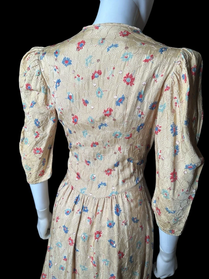 Maxi vestido envolvente bordado bata estampado floral vintage de los años 30 y 40 Foto 2 de 4