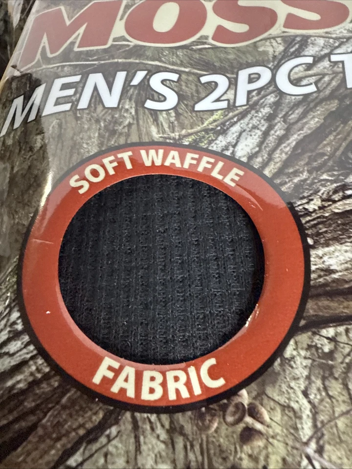 Mossy Oak Men's 2 Piece Thermal Set Size Large Color Black.  Pants And Shirt - Image 4 of 4