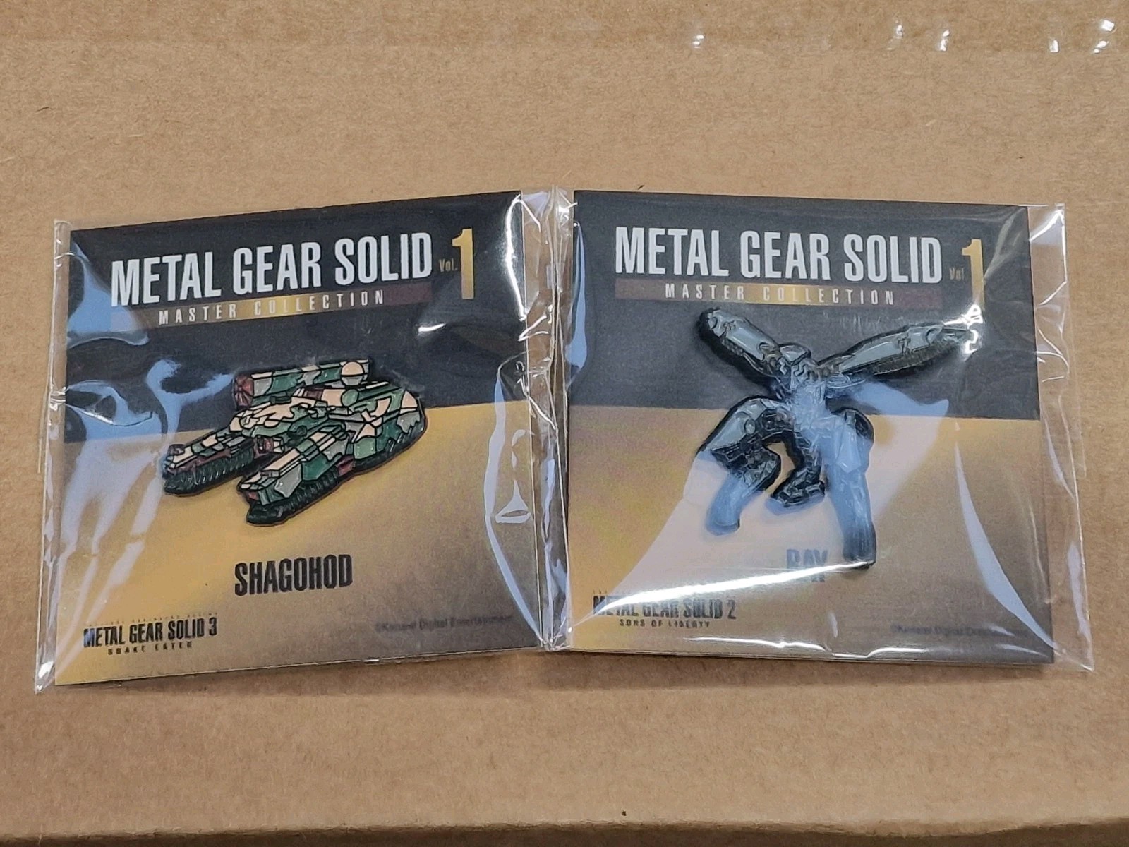Ray & Shagohod Metal Gear Solid Master Collection Pin Insignias x 2 Pre Pedido Bonus