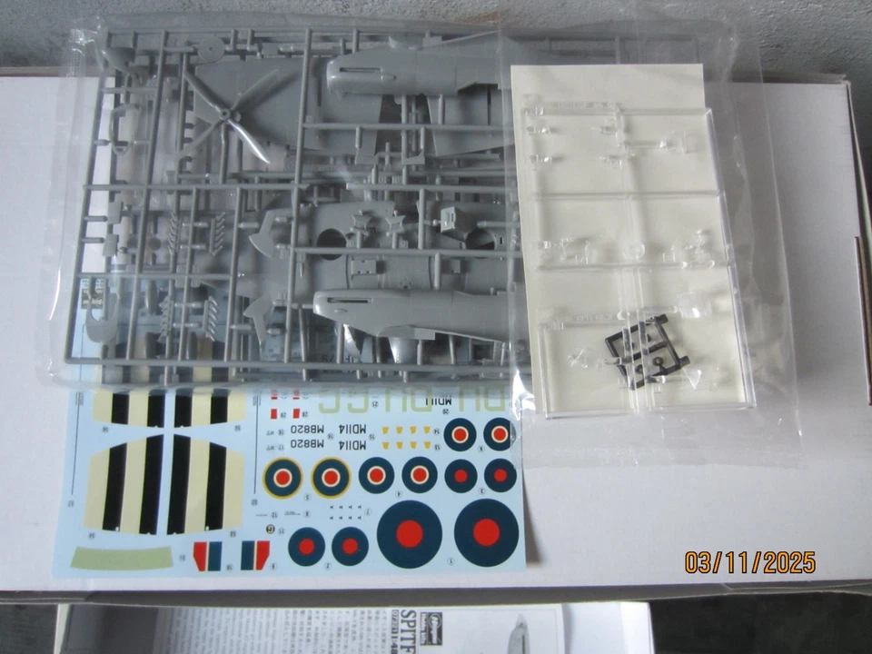 1/48 Hasegawa Spitfire Mk VII/VIII Pointed Wing - Immagine 2 di 2