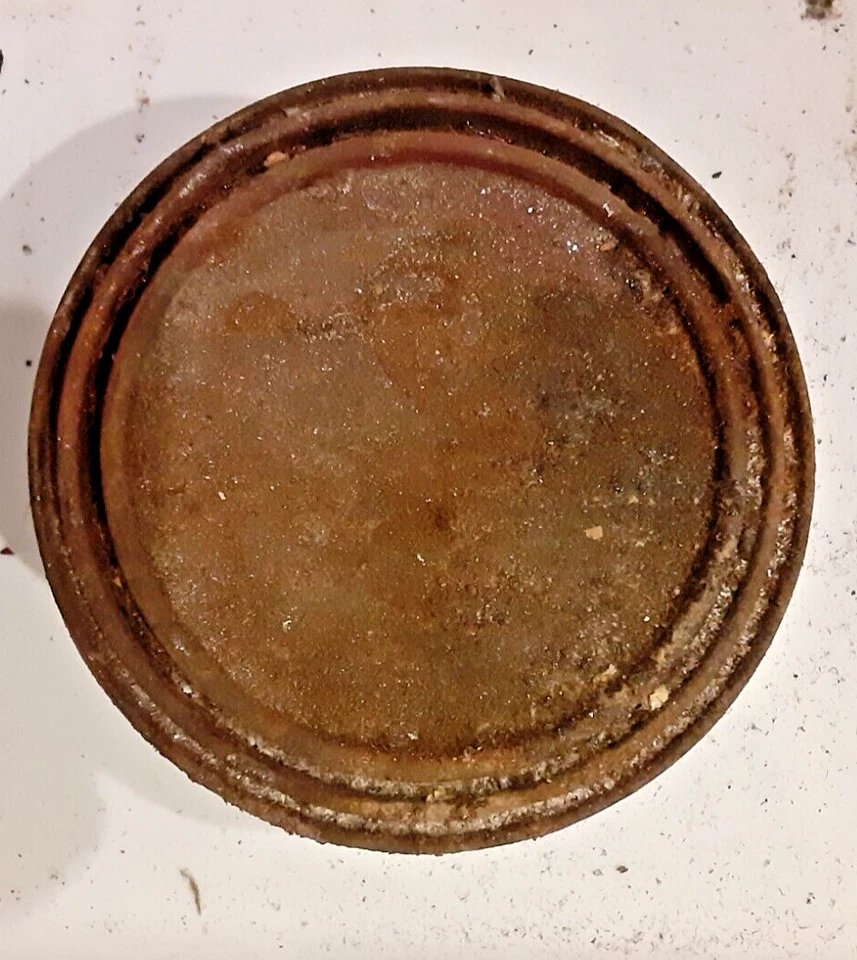 Vtg The Tredennick Paint Mfg. Co. 4-hour enamel Bright Red 50% of 1/3 Qt remain - Image 2 of 4