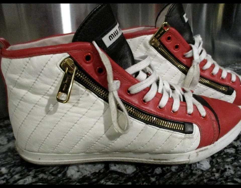 RARO Auténtico Miu Miu POR PRADA CUERO ZAPATILLAS ALTAS ACOLCHADAS PUNTA 39 Foto 2 de 4