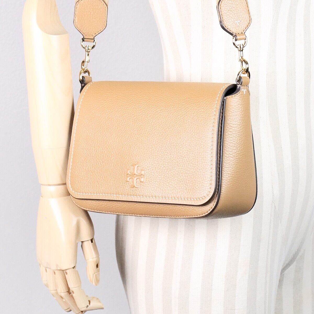 Tory Burch Thea Tan Pebbled Leather Flap Crossbody Shoulder Tory Burch Thea Tan Pebbled Leather Flap Crossbody Shoulder