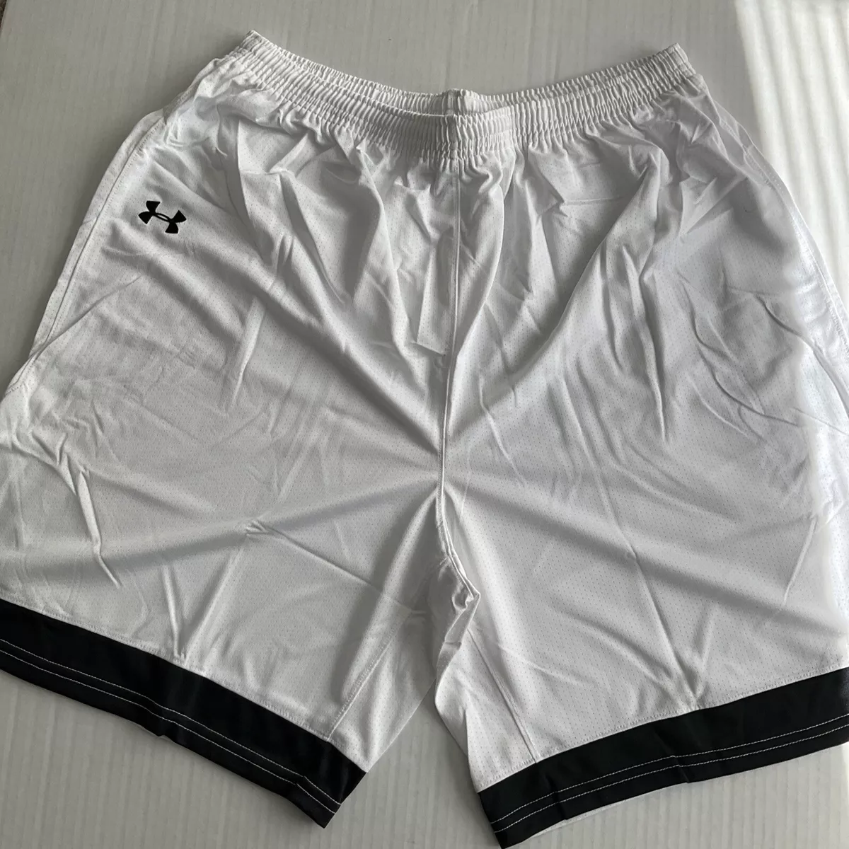 men under armor shorts Size 3XL White And Black Athletic Shorts