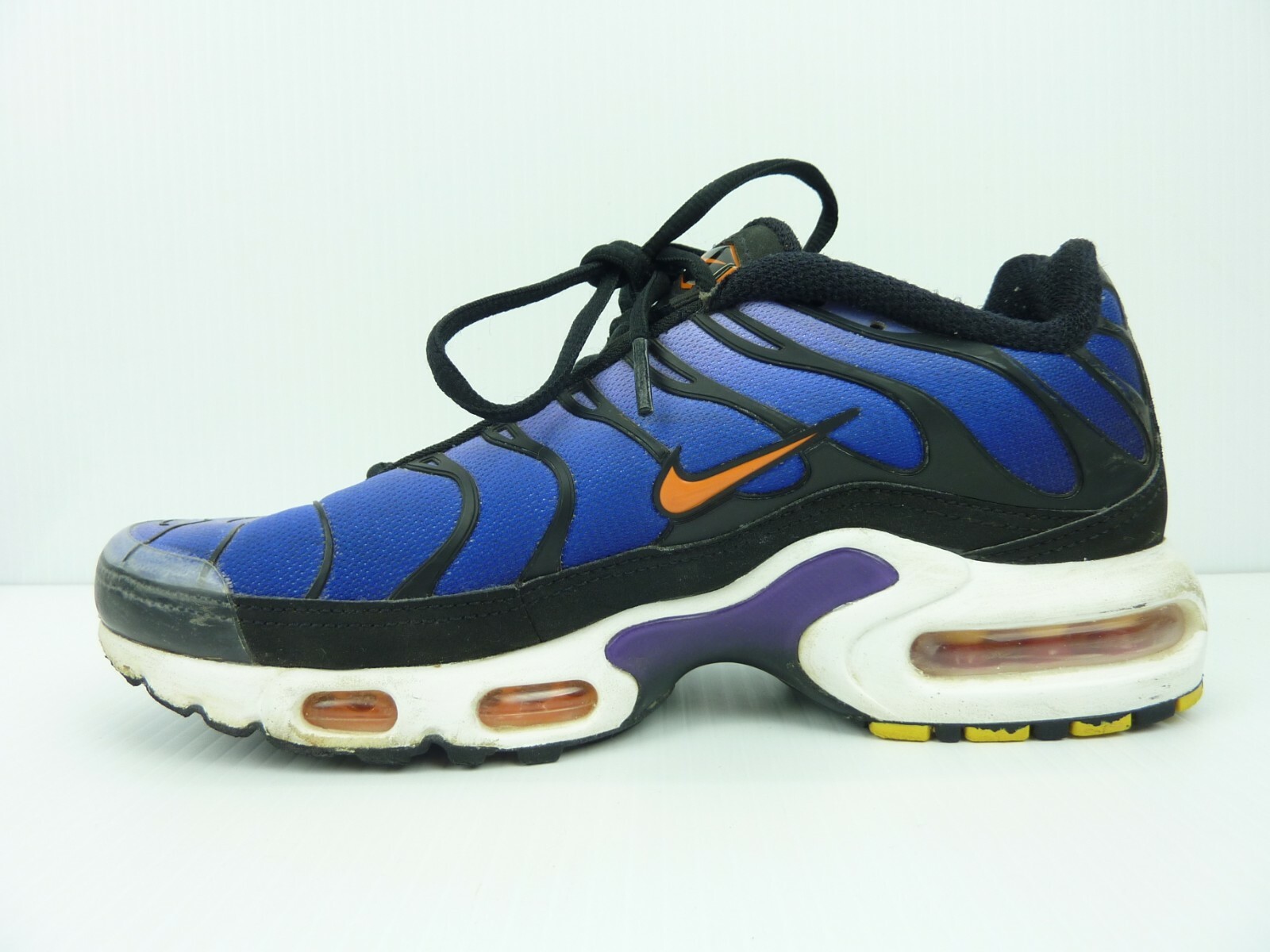 air max plus purple on feet