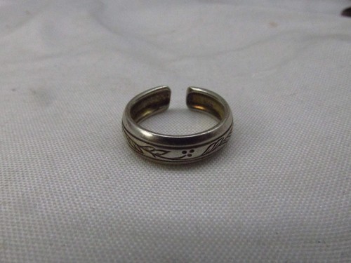 Vintage Sterling Silver Leaf & Berry Design Band Style Toe Ring Adjustable #643