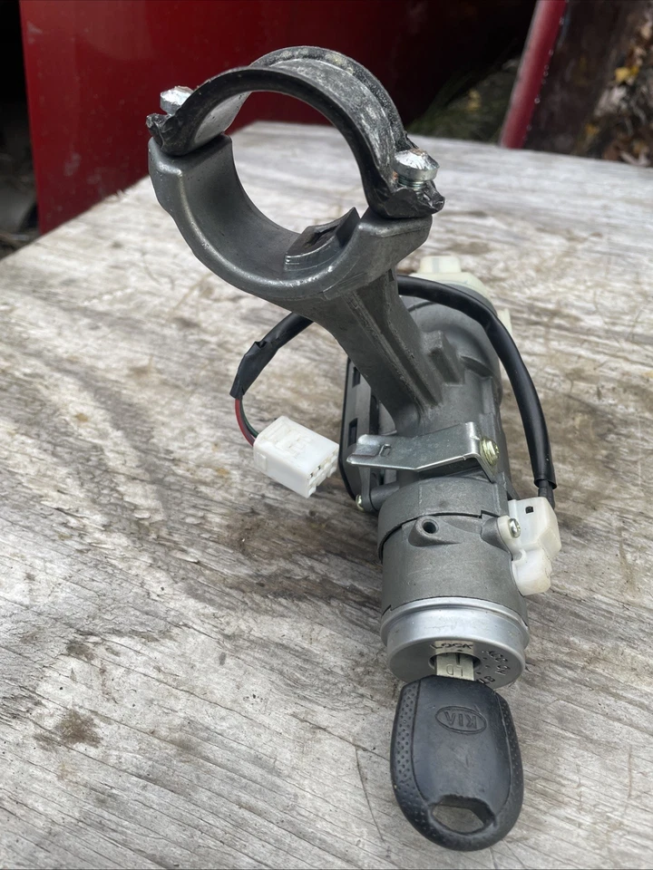 2005-2010 Kia Sportage 2.7L AT Ignition Switch Lock Cylinder & Key OEM - Image 3 of 4