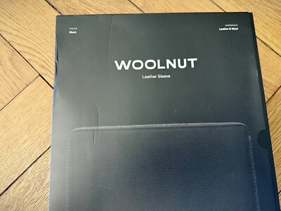 Woolnut Leder Sleeve Hülle für MacBook12'' Schwarz + Privacy-Folie