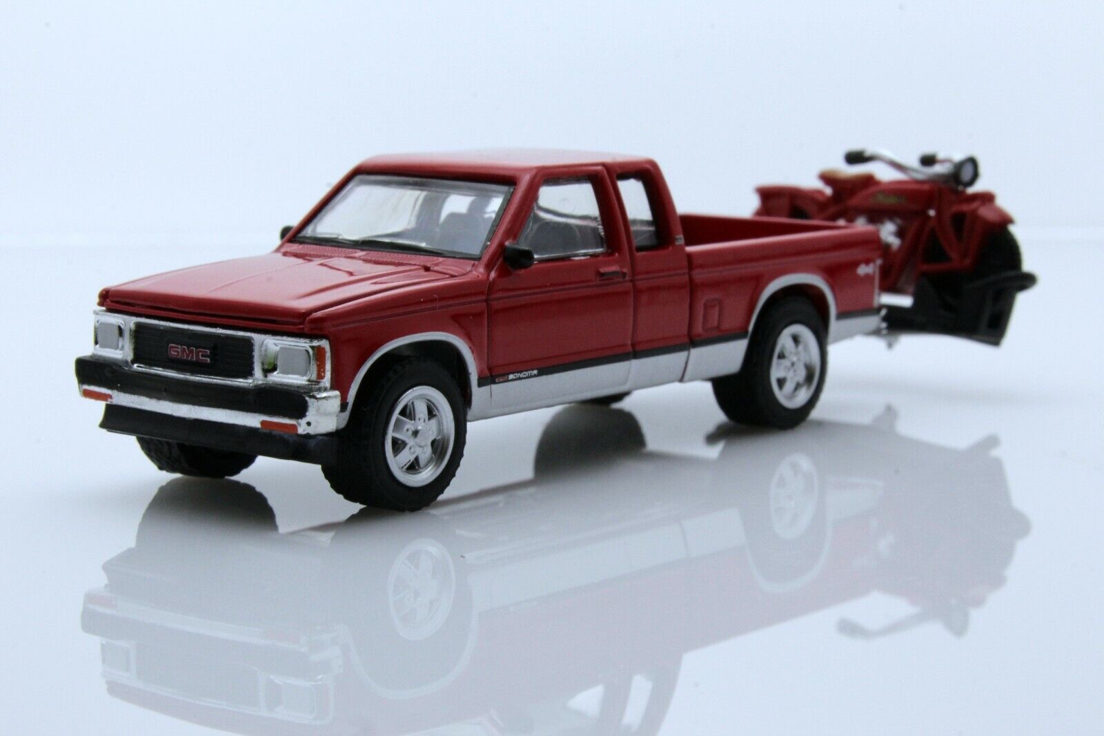 1991 GMC Sonoma & Indian Scout Motorcycle w/ Hitch Tray 1:64 Diecast Model, S10