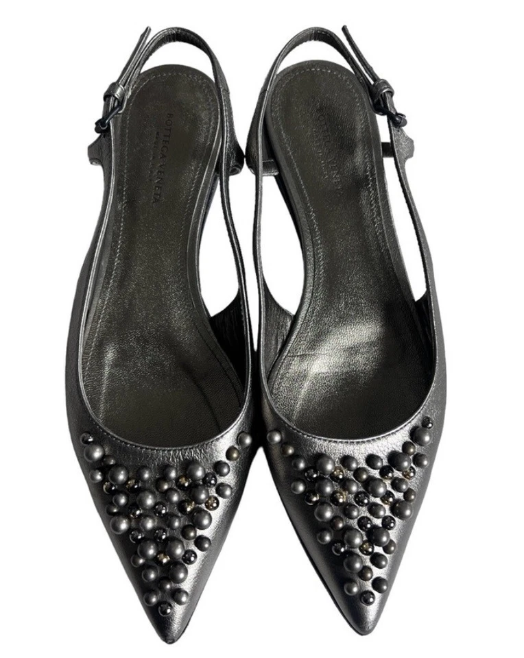 Bottega Veneta The Tippie Metálico Plateado Tachonado Eslinga Trasera Punta Plana Foto 2 de 4