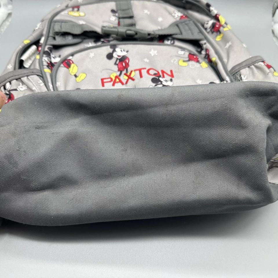 Mochila mediana Pottery Barn niños niños monograma PAXTON Mickey Mouse Disney gris Foto 3 de 4