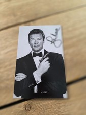 ROGER MOORE (JAMES BOND) -  Repro-Autogramm -ca. 10x16 (1031)