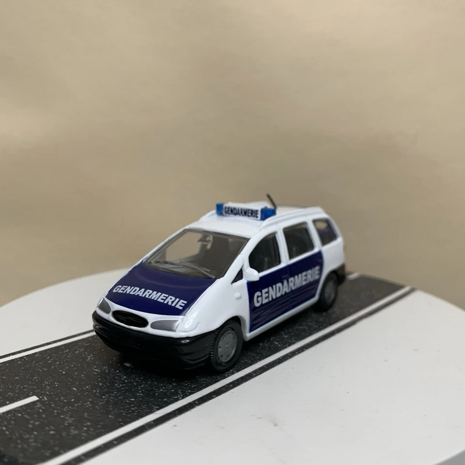 Siku Super #1365 Ford Galaxy 2.8 V6 Minivan Policía Policía Gendarmería Van 1:64 Foto 3 de 4