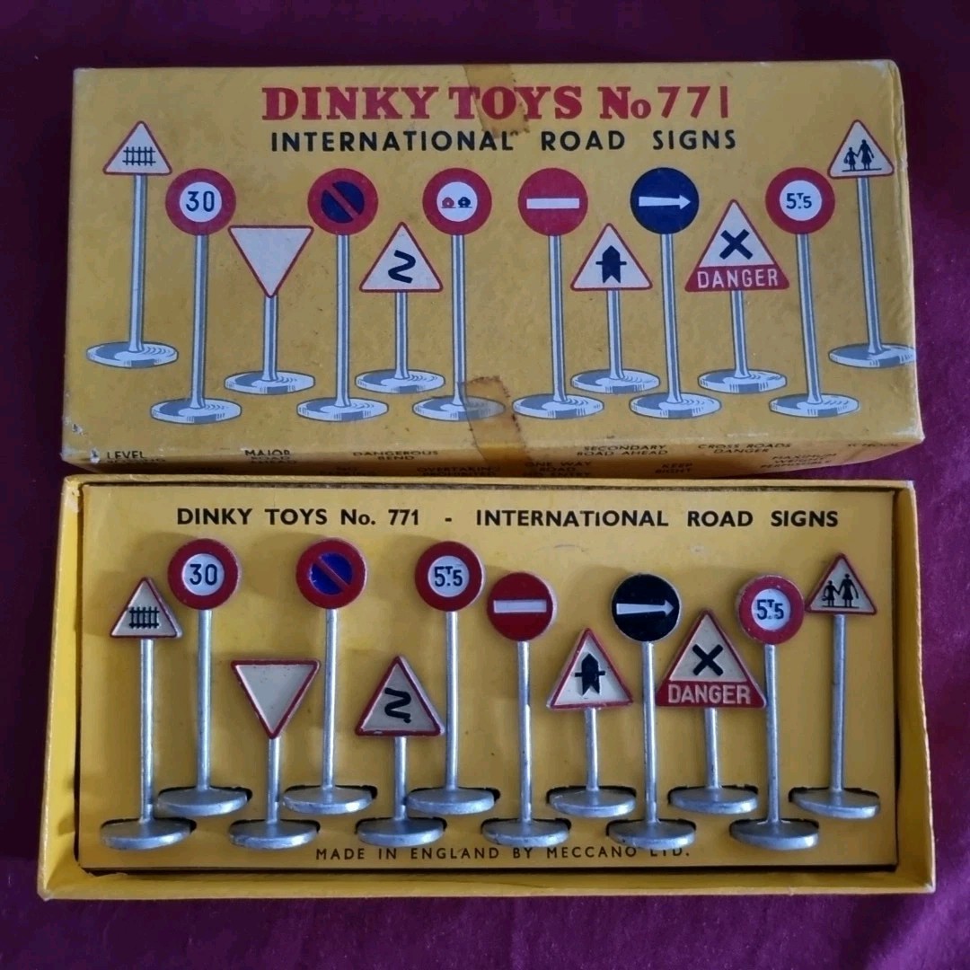 Dinky 771, International Road Signs - Free Price Guide & Review
