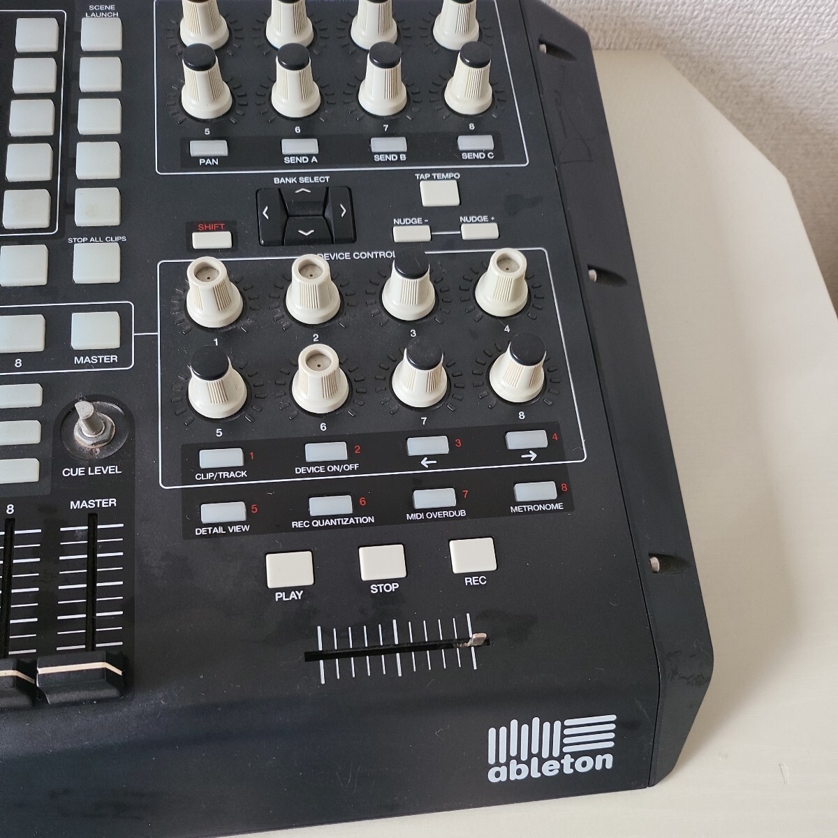 AKAI professional APC40 Ableton Live DJ Mixer Live AKAI professional APC40 Ableton Live DJ Mixer Live
