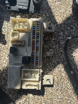 2005 - 2013 Volvo C70 C30 S40 V50 Front CABIN FUSE BOX CEM  31254749
