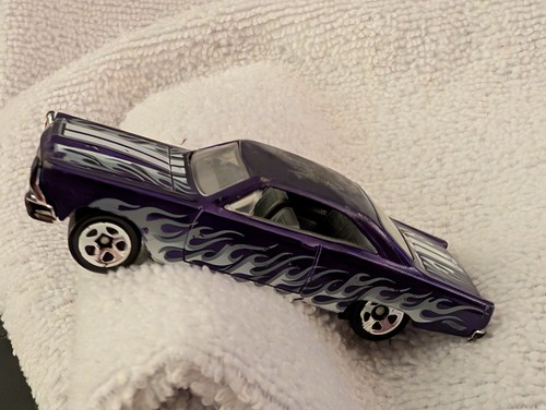 GORGEOUS EXTERIOR/INTERIOR STYLE 1966 FORD FAIRLANE GT MFG 2009 HW 1:64 SCALE - Picture 5 of 18