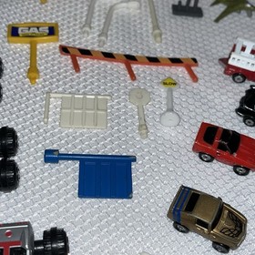 Vintage 1988 Galoob Micro Machines Super City Toolbox Signs + 20 Cars Trucks Lot
