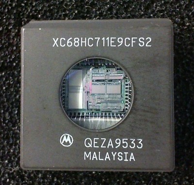 XC68HC711E9CFS2,( MC68HC711E9CFS2), Keramik,UV löschbar, 8Bit uC, Motorola (NXP)