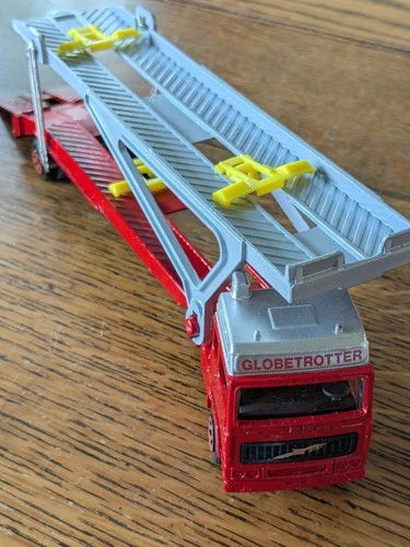 Vintage Boxed 1993 Corgi Volvo & Articulated Car Transporter Trailer 1:64 Scale