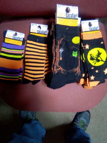 3 Pairs of Halloween Novelty Socks Socktacular size 9-11 3 random pairs of socks - Picture 4 of 8