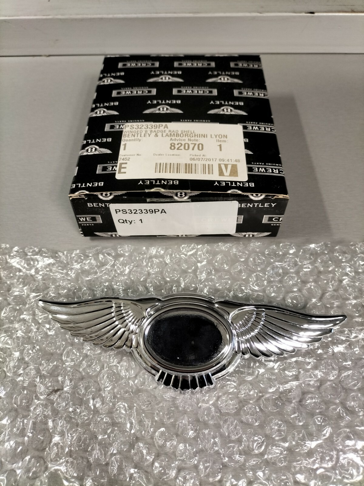 Badge Bentley Arnage PS32339PA, restauration carrosserie et meeting automobile