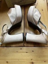 VTG BAKERS Platform Shoes 8.5 Dusty Pink Satin Block Heel Women’s Strap Open Toe